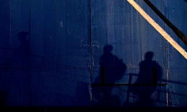 Πειραιάς: 36χρονος πνίγηκε για να προλάβει το πλοίο - Πληροφορίες ότι τον έσπρώξαν στη θάλασσα