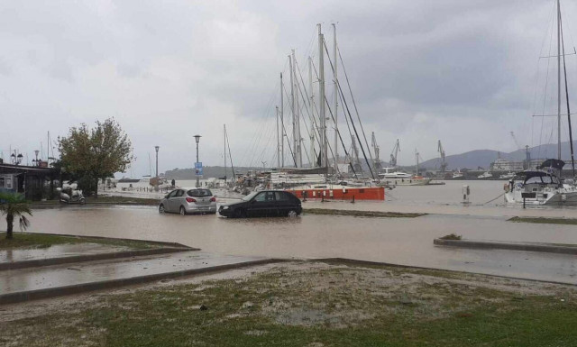 Κακοκαιρία Daniel: Εγκλωβισμένοι στο λιμάνι του Βόλου οι επιβάτες του «Super Star»