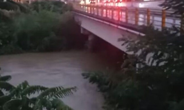 Κακοκαιρία Daniel: Στα όριά τους τα ποτάμια της Καρδίτσας στις 5 πρωί - Κλειστός ο δρόμος για Λάρισα