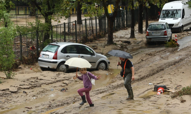 Κακοκαιρία Daniel: Μήνυμα 112 στον Δομοκό για απαγόρευση κυκλοφορίας οχημάτων