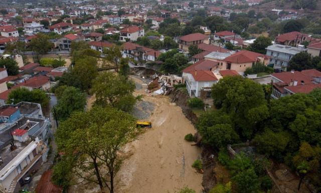 Κακοκαιρία Daniel: Τρεις ακόμα αγνοούμενοι στη Μαγνησία – 87χρονη η νεκρή ηλικιωμένη