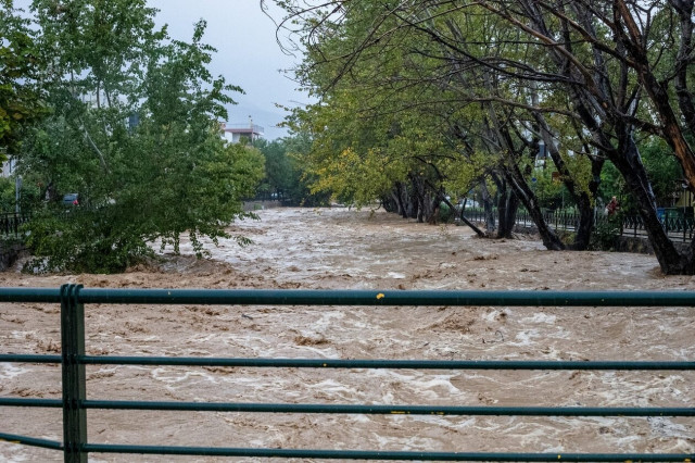 Κακοκαιρία Daniel: Μήνυμα από το 112 σε Μέθανα και Τροιζήνα - «Περιορίστε τις άσκοπες μετακινήσεις»