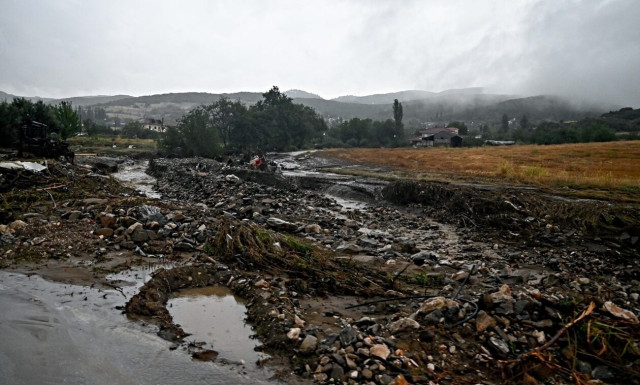Κακοκαιρία Daniel: Αγωνιώδεις προσπάθειες εκκένωσης του χωριού Κόμμα στη Λαμία
