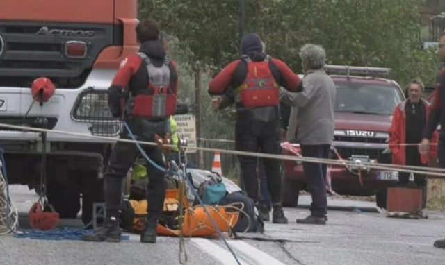 Κακοκαιρία Daniel: Μεταφέρουν νεφροπαθείς με φορεία και σχοινιά στο Πήλιο