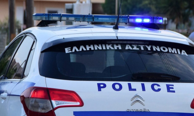 Μενίδι: Τον πυροβόλησε με το όπλο που ξέχασε στο τραπέζι