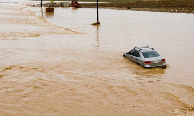 Distribution of bottled water starts in Volos region; water from drilling, municipal pools used