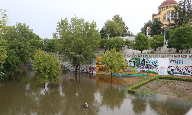 Κακοκαιρία Daniel: Μετά τον Βόλο και την Καρδίτσα, ο τρόμος περνάει στη Λάρισα