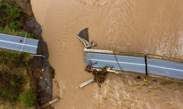 Κακοκαιρία Daniel - Καρδίτσα: «Ένα χωριό σβήνει από τον χάρτη» - 90 άτομα εγκλωβισμένα σε εκκλησία