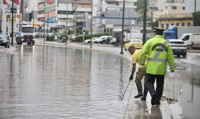 Κακοκαιρία Daniel: Ισχυρή βροχόπτωση και κεραυνοί στην Αττική