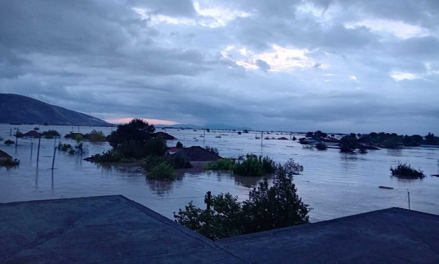 Κακοκαιρία Daniel: Αγωνιούν οι κάτοικοι στην Καρδίτσα - «Είμαι εγκλωβισμένος μαζί με τα εγγόνια μου»