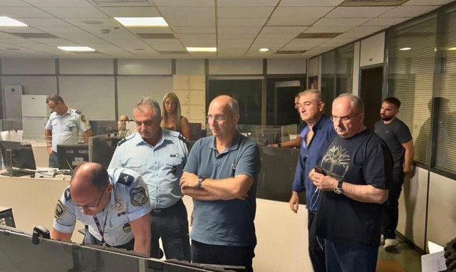 Οικονόμου σε αξιωματικούς της ΕΛΑΣ: «Ουσιαστική δουλειά σε μια δύσκολη νύχτα για όλους τους πολίτες»