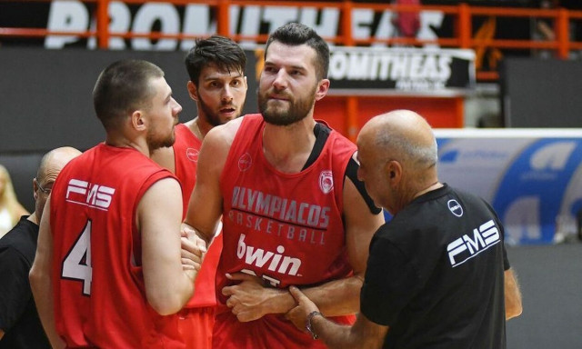 Ολυμπιακός: Διεκόπη στο -16 το φιλικό με τον Προμηθέα λόγω τραυματισμών των Πίτερς και Πάπας