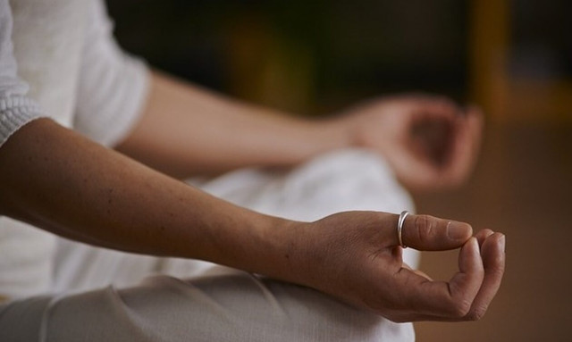 Έκαναν διαλογισμό και τους πέρασαν για... πτώματα: Ισχυρές αστυνομικές δυνάμεις σε μάθημα γιόγκα