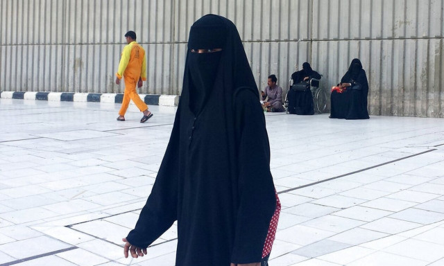 Γαλλία: Απείλησε να σκοτώσει τον λυκειάρχη της κόρης του επειδή της απαγόρευσε ισλαμική ενδυμασία