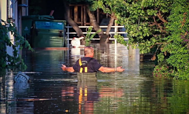 Κακοκαιρία Daniel: Λάρισα ώρα μηδέν – Ο Πηνειός φουσκώνει ώρα με την ώρα, ακολουθεί εφιαλτική νύχτα