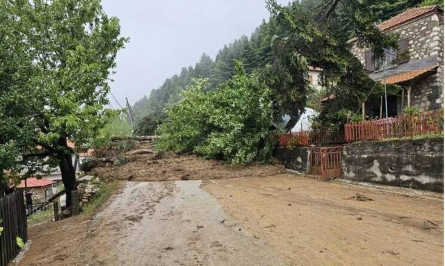 Κακοκαιρία Daniel: Η Ελάτη σε κατάσταση έκτακτης ανάγκης – Εγκλωβισμένοι μέχρι και στην Πύρρα