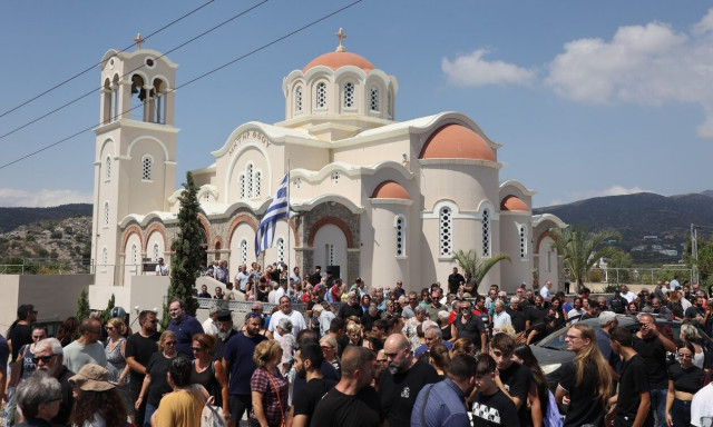Αντώνης Καργιώτης: «Έζησε αθόρυβα, αλλά έφυγε εκκωφαντικά» - Συγκλονιστικοί επικήδειοι