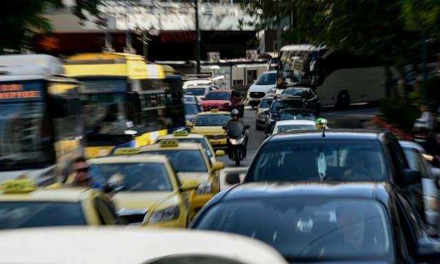 Κίνηση τώρα: Βλάβη φορτηγών στη λεωφόρο Σχιστού - Τροχαίο στη λεωφόρο Κηφισού