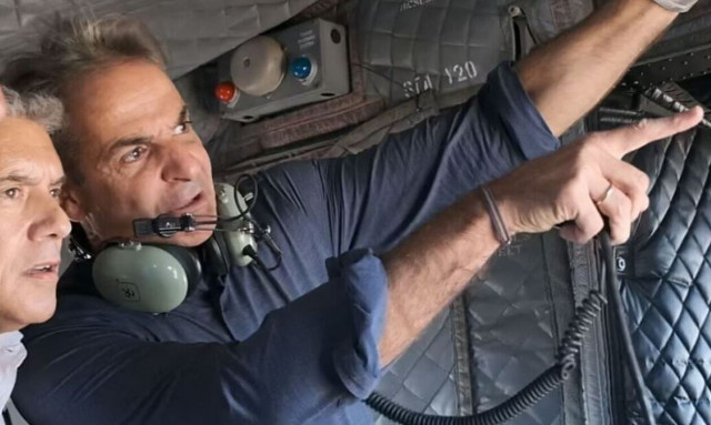 Κακοκαιρία Daniel: Ο Μητσοτάκης πέταξε πάνω από πλημμυρισμένες περιοχές σε Καρδίτσα και Τρίκαλα