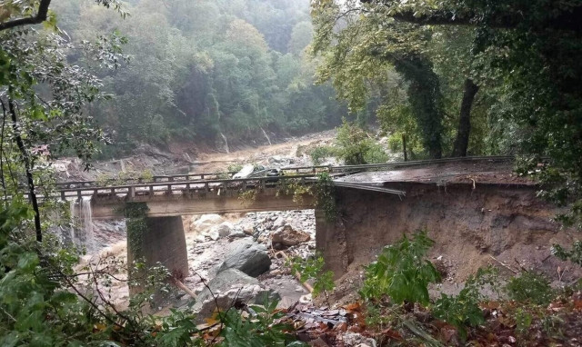 Κακοκαιρία Daniel: Πάνω από 50 αυτοκίνητα κατέληξαν στη θάλασσα στο Πήλιο
