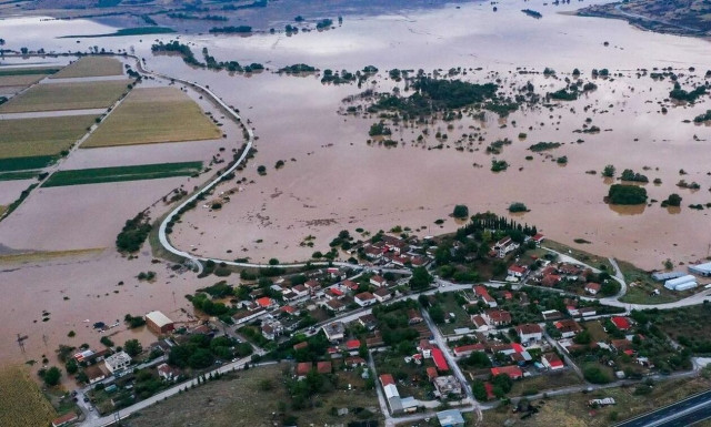 Κακοκαιρία Daniel: Ώρες αγωνίας για τη Λάρισα - Φουσκώνει ο Πηνειός και απειλεί την πόλη