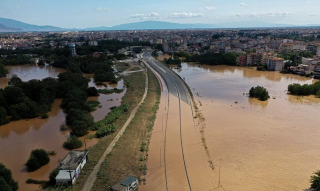 Ψαλτοπούλου: Το νερό στις πληγείσες περιοχές δεν είναι πόσιμο
