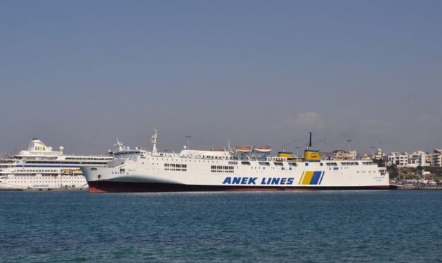 Μηχανική βλάβη στο Κρήτη ΙΙ από το λιμάνι του Πειραιά για Ηράκλειο - Ταλαιπωρία για τους επιβάτες