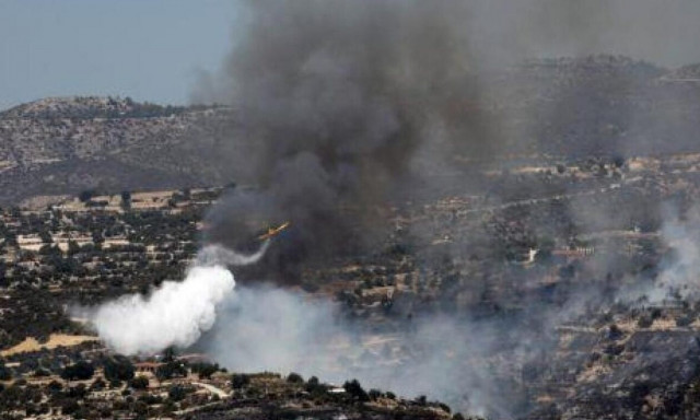 Κύπρος: Σε εξέλιξη οι προσπάθειες κατάσβεσης πυρκαγιάς στη Λεμεσό