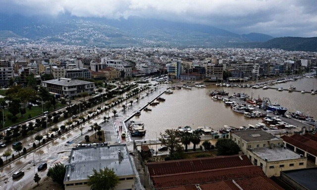 Κακοκαιρία Daniel: Καταγγελίες για αισχροκέρδεια στον Βόλο - Πουλούσαν νερά μέσω Facebook