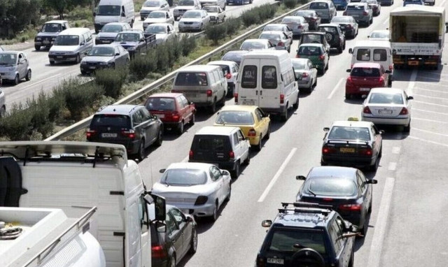 Καραμπόλα στην Εθνική Οδό Αθηνών - Κορίνθου με τρία οχήματα