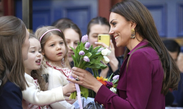 Κέιτ Μίντλετον: Χιλιάδες φίλαθλοι την «αποθέωσαν» στο Παγκόσμιο Κύπελλο Ράγκμπι στη Γαλλία