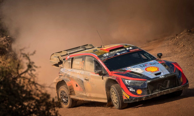 ΕΚΟ Ράλλυ Ακρόπολις: Ο Rovanpera πάει προς τη νίκη