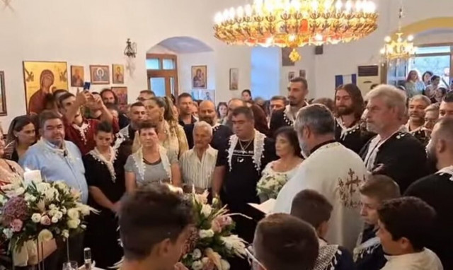 Κρήτη: Ο γάμος της χρονιάς με τους 112 κουμπάρους και τον 91χρονο πρωτοκούμπαρο!