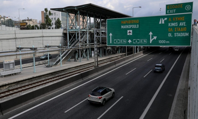 Τροχαίο ατύχημα στην Αττική Οδό - Έκλεισαν οι δεξιές λωρίδες προς αεροδρόμιο