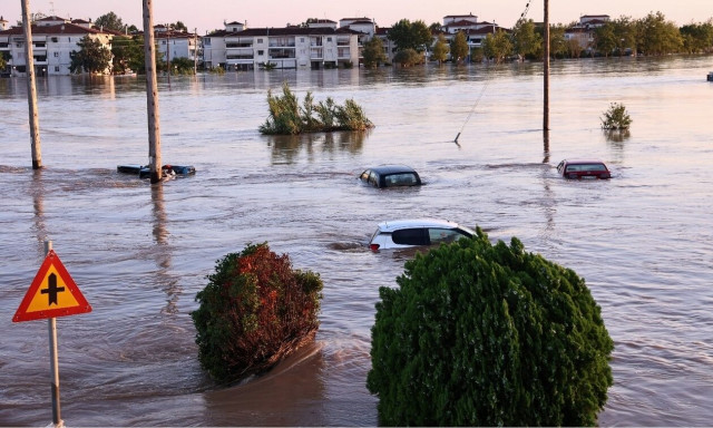 Βυθισμένο στις λάσπες το Κ.Υ. Παλαμά - Χωρίς νερό και ρεύμα το Κ.Υ. Φαρκαδόνας