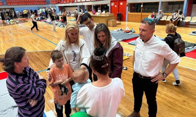 Πλημμύρες: Στις πληγείσες περιοχές η Σοφία Ζαχαράκη – Η μικρή μαθήτρια που συγκίνησε