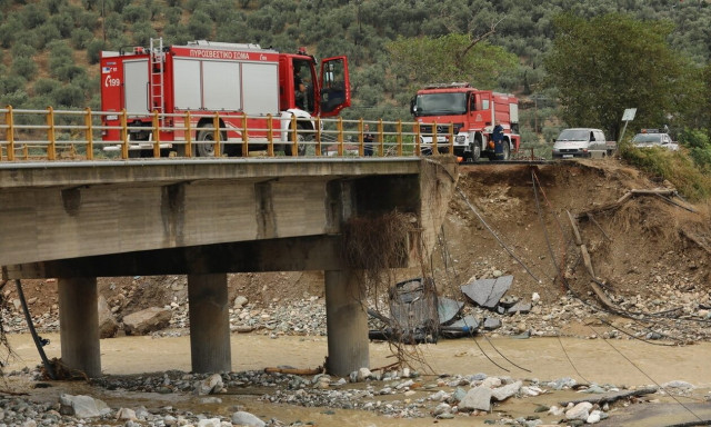 Γιατί κατέρρευσαν γέφυρες και διαλύθηκαν δρόμοι από την κακοκαιρία Daniel