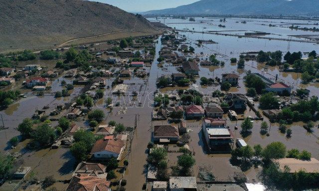 Κακοκαιρία Daniel - Το Newsbomb.gr στη Θεσσαλία: - «Βούλιαξε» στα λασπόνερα η Φαρκαδόνα