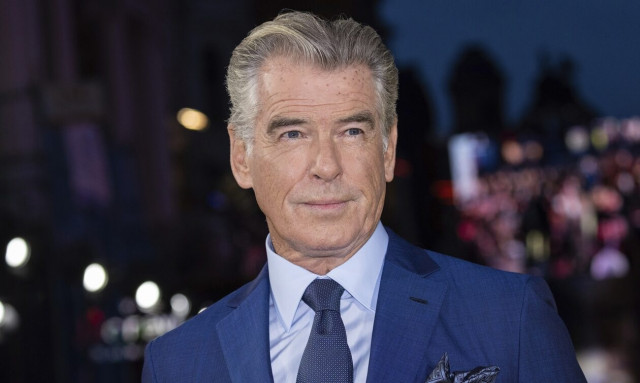 Πιρς Μπρόσναν: Απολαμβάνει τις διακοπές του στην Ελλάδα - Φωτογραφήθηκε με κατοίκους στους Λειψούς