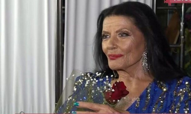 Ζωζώ Σαπουντζάκη: «Δεν θυμάμαι πόσο χρονών είμαι, νιώθω νέα»