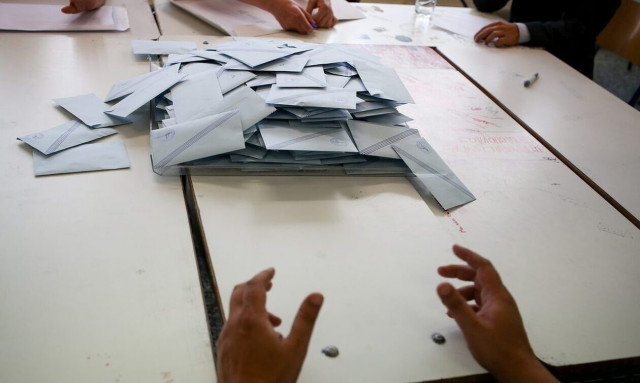 Δημοσκόπηση Mega: Τι απαντούν οι πολίτες στα ερωτήματα για τη χώρα και την ηγεσία του ΣΥΡΙΖΑ