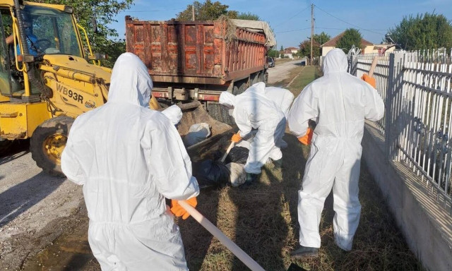Θεσσαλία: Συνεχίζεται η αποκομιδή και ταφή νεκρών ζώων - Με ειδικές στολές τα κλιμάκια