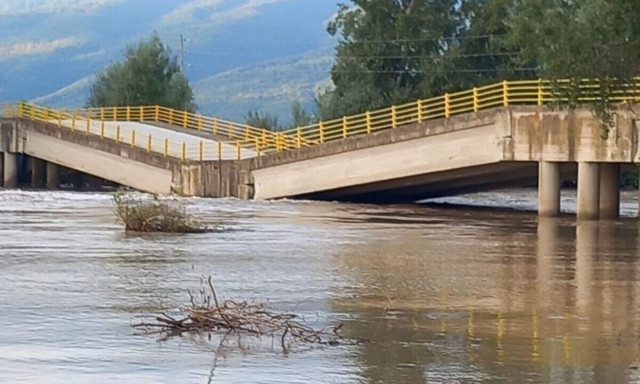 Κακοκαιρία Daniel – Λάρισα: Κατέρρευσε η γέφυρα στον Παλαιόπυργο