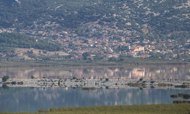 Συναγερμός για έξι χωριά: Ανοδική αλλά με μικρότερη ένταση η στάθμη της λίμνης Κάρλα