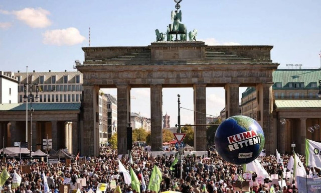 Χιλιάδες διαδηλωτές στους δρόμους της Γερμανίας ζητούν δράση για την κλιματική αλλαγή