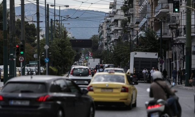 Κίνηση τώρα: «Έμφραγμα» σε Κηφισό και Αττική Οδό - Κλειστή λόγω πορείας η Αμαλίας