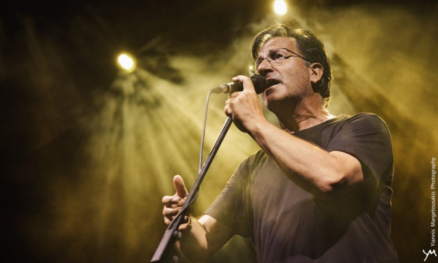 Θανάσης Παπακωνσταντίνου: Kαι τρίτη συναυλία στο Θέατρο Βράχων