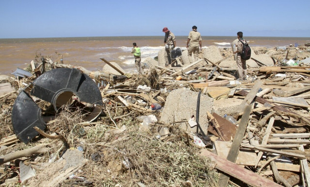 Φρίκη στη Λιβύη: Εκατοντάδες σοροί εντοπίστηκαν στην παραλία της Ντέρνα