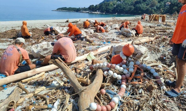 Typhoon Project: Ο «Τυφώνας» που καθάρισε τις ακτές του Πηλίου - Δείτε τη διαφορά πριν και μετά