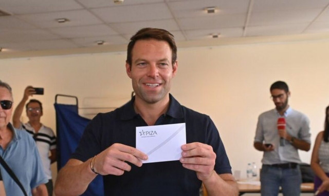 Εκλογές ΣΥΡΙΖΑ: Ψήφισε στο Περιστέρι ο Στέφανος Κασσελάκης